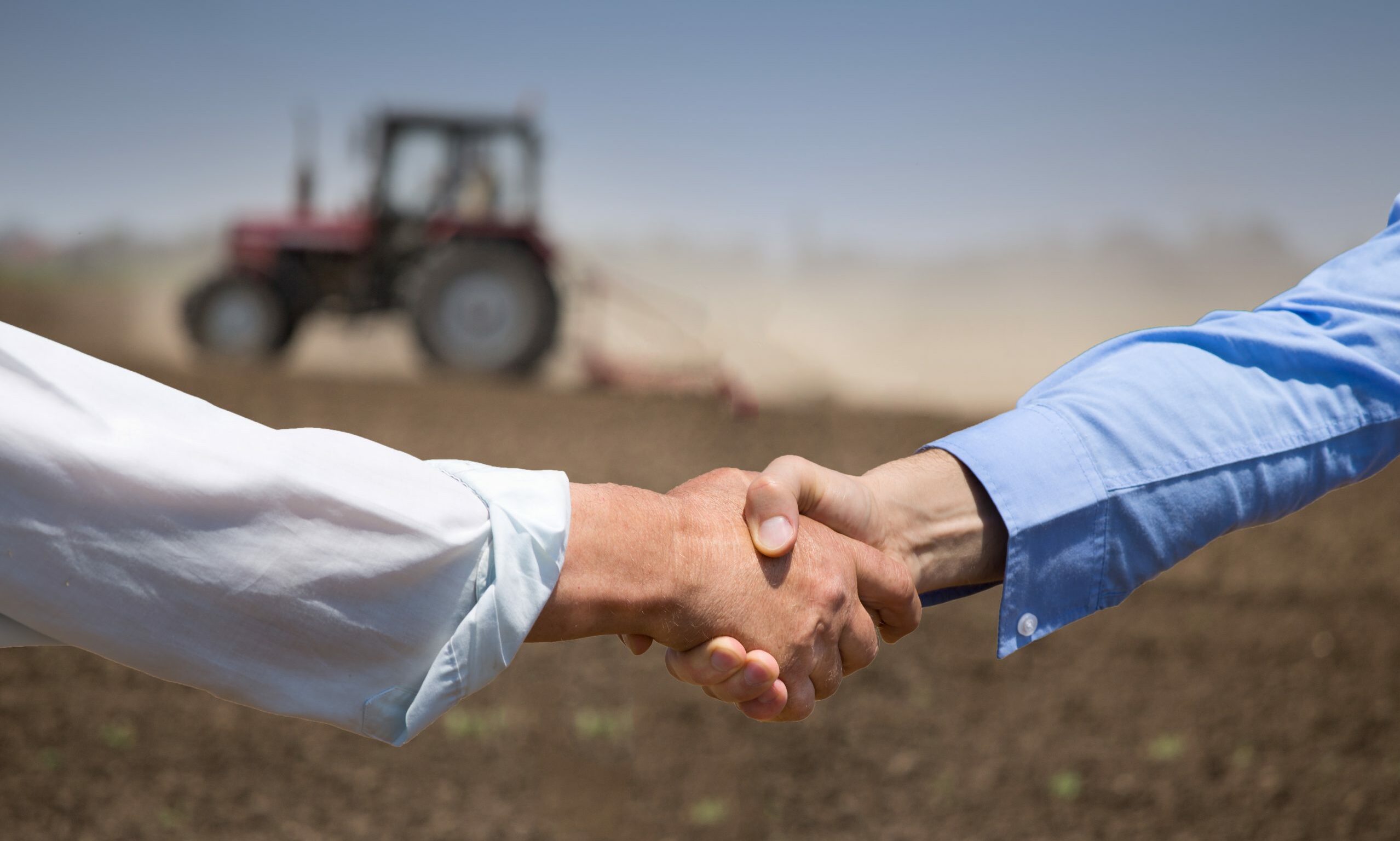shutterstock_1072442237 Farmers shaking hands